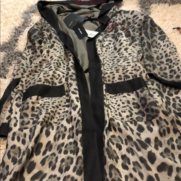 Luxury DOLCE AND GABBANA silk robe - Picture 4 of 7